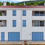 CRES ISLAND, CRES - Appartement met twee verdiepingen in een nieuw gebouw met mediterrane charme