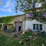 Maison ancienne avec un grand terrain