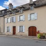 CORREZE. Argentat-sur-Dordogne. Stone house with 5 bedrooms, garage and a garden of 810m2.