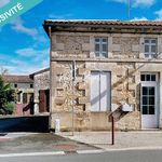 Ensemble deux 2 logements avec beau terrain.