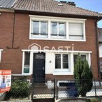 Maison semi mitoyenne avec garage - Beaux volumes !