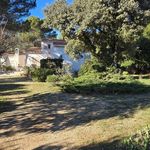 Maison rénovée de 140 m² sur un terrain de 1340 m² avec garage et places de parking