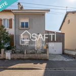 Maison de cité avec un garage, trois chambres, accès terrasse de plain-pied