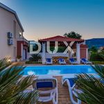 SPLIT, KAŠTEL - Beautiful villa with swimming pool and sea view