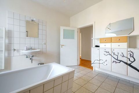 Stay in this authentic flat in Germany that has parking, a terrace and a garden. It is ideal for family holidays. It is located in Schloss Friedeburg on the Wesensgemäß estate and features panoramic views of the Saale valley and the castle's romantic...