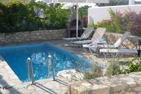 Dit vakantiehuis heeft 2 slaapkamers en is geschikt voor 4 personen, ideaal voor een gezin. Het ligt in het bergdorpje Loutra, op het eiland Kreta.