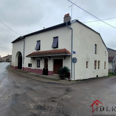 To discover in peaceful village between BOURBONNE LES BAINS and CORRE, house type f5 of 126 m2 living space on a plot of 380 m2 and a land not adjoining but close (street opposite). It includes: kitchen with old fireplace, small living room, living r...