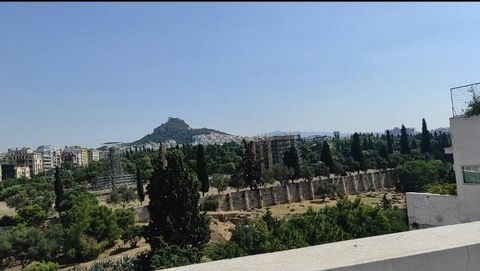 Edificio de apartamentos en venta situado en el centro de Atenas con vistas a Lycabettus, Zapppeo, Templo de Zeus Olímpico, junto a la Plaza Syntagma y la Acrópolis. La propiedad consta de 6 plantas. El área total es de 537 metros cuadrados. En los p...