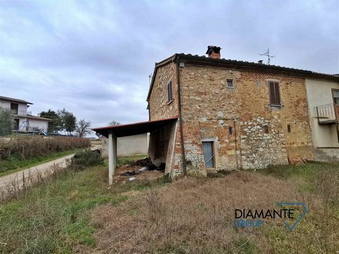 CASTIGLIONE DEL LAGO (PG), loc. Soccorso: detached house of approx. 120 sqm on two levels comprising: * Ground floor: fund, cellar and laundry; * First floor: kitchen, two bedrooms, hallway and bathroom with shower. The property includes porch, an an...