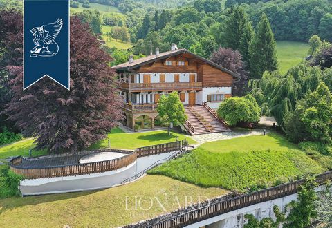 In a quiet, intimate position in Barzio, a renowned tourist town of the province of Lecco, there is this stunning villa for sale in a typical Alpine design. Its high, panoramic position offers breathtaking views that open onto the entire surroundings...