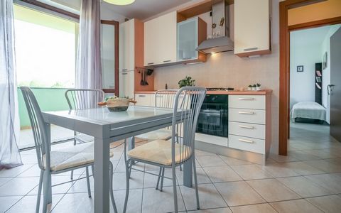 This lovely suite-apartment about 50 square meters on the second floor of a building located in the heart of the town of Bellaria Igea-Marina and is located in a very quiet area, ideal for a relaxing holiday , and is only 500 meters from the sea and ...
