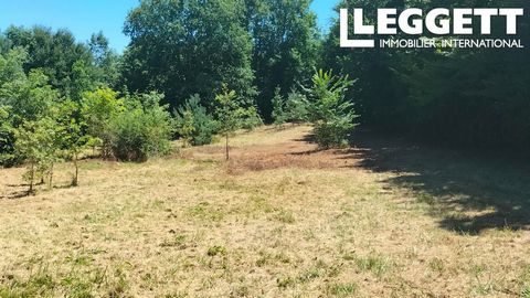 A12383 - Land with CU of 3444 m². No mains drainage. It is located on the edge of Sarliac. You are 5 min from Sarliac and 15 min from Trélissac. Information about risks to which this property is exposed is available on the Géorisques website : https:...