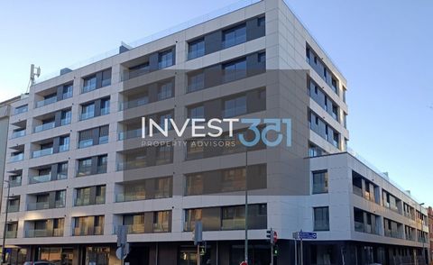 Located 100m from the Boavista roundabout, this building which excels in comfort is therefore very close to the most relevant arteries of Porto. Contact: 918 682 530 The proximity to cedofeita's central area means that there are various types of comm...