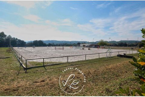 Great business opportunity, equestrian in full operation. The property has an activity license and a zoo. They are modern and complete facilities. It has everything you need to carry out the activity: • Land of 41.469 m2 completely closed. • Silica t...