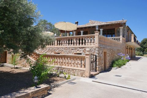 Spectacular finca in Son Servera a short distance from the sea with 30.000m2 of fully fenced plot, the house has about 300m2 built and consists of 4 double bedrooms three bathrooms, one en suite, large living room with fireplace, semi-open kitchen wi...