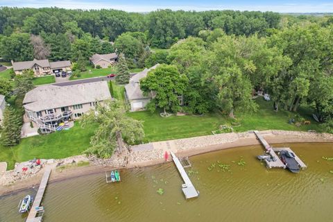 Lakeshore home with 90 feet of private shoreline with no public access on recreational Lake Reshanau. West facing with large bedrooms all facing the lake. Vaulted ceilings, a loft for study space, double office, huge bonus room over the garage, exerc...