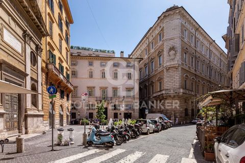 Historic Center - precisely in via dei Leutari between via di Pasquino and Corso Vittorio Emanuele we propose the sale of a 121 sqm commercial space with a large entrance window., It is spread over two ground floor levels of 50 square meters and the ...