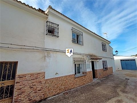 Cette propriété de 196 m2 est située à El Esparragal, un village de Priego de Córdoba en Andalousie, Espagne. La propriété n'est pas loin de la route qui mène à Priego de Córdoba et son emplacement privilégié offre des vues spectaculaires sur les mon...