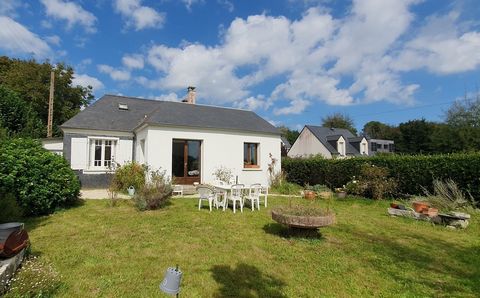 In a cul-de-sac, 600 m from the beaches, on a plot of about 600 m2, house from the 50s to renovate offering a lot of potential and comprising: a living room of more than 40 m2, a kitchen, two bedrooms, a shower room, a toilet. Upstairs: a dormitory. ...