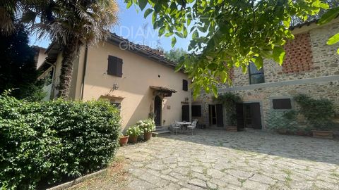 GREVE IN CHIANTI (FI), vicinity: Portion of stone farmhouse on two levels divided into two units only 15 minutes from Florence, with a total area of 280 sqm. The property is composed as follows: * Main unit: it is a charming flat on three levels, emb...