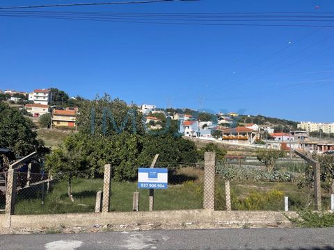 Excellent opportunity to acquire two urbanizable plots of land in Alhandra, São João dos Montes! Two plots of land in Quinta da Boavista - Bela Vista, for joint sale. One of the plots with 370m2, construction area of 300m2, implantation 170m2 and gro...