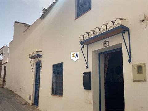 Esta es una casa adosada de 2 a 3 dormitorios bellamente presentada situada en el bonito pueblo encalado de Moclín, cerca de Granada en Andalucía, España. Moclín es un pueblo tranquilo a una altura de 1000 m con vistas lejanas sobre el maravilloso pa...