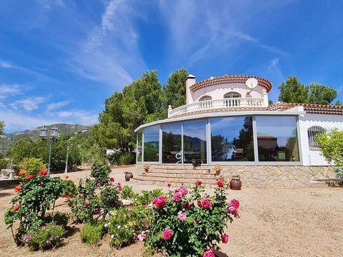 PALMERAS IMMO Live in the heart of nature in this charming home with stunning mountain views, just 10 minutes from Miami Platja! This unique property is surrounded by a beautiful mature garden and offers a peaceful and serene living environment! On t...