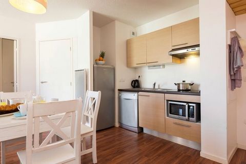 This apartment complex is located on the seafront. You only have to cross the beach road and you will be standing with your feet in the sand. The studios and apartments are divided over the two buildings. They are modern and comfortably furnished. Yo...