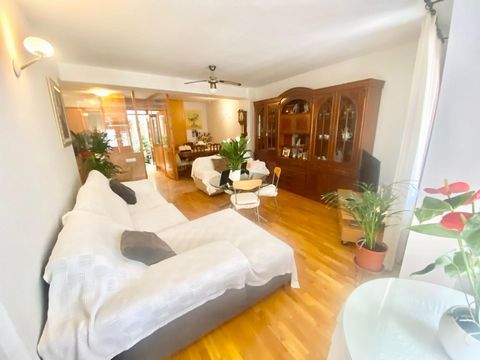 Corporación Inmobiliaria Lorca, sells this house in the area of San Cristóbal, it has a fantastic orientation to the East, being in a quiet and pleasant environment. It is in perfect condition to move into.   It is a house of 251m2 distributed over t...