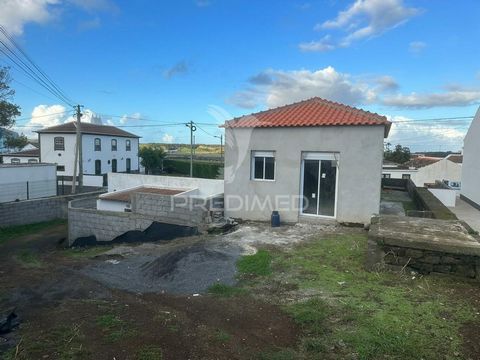 Property very well located in the parish of Lajes, consisting of 3 fractions with independent use: The 3 fractions consist of: - T2 currently rented with a monthly value of €450 - T1 in the finishing phase - T0 in the finishing phase Great property f...