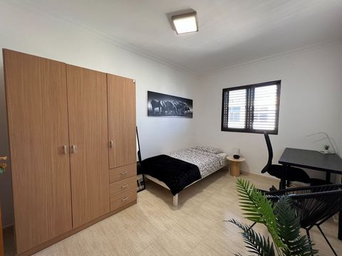 Temporary rental of a room. Shared kitchen and bathroom. Minimum stay 4 months. Maximum stay 11 months. Deposit one month's rent. No agency fees or commissions. Perfect for students and/or workers who want to live, work and rest in a quiet and respec...