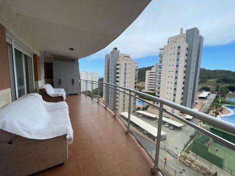2 bedroom apartment in Villajoyosa . It consists of two large bedrooms with plenty of storage in custom-made wardrobes and double glazed windows. Two full bathrooms, separate kitchen with gallery and a large living-dining room that opens onto a sunny...