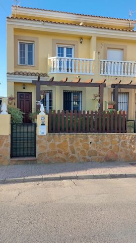 Very spacious duplex in the village of Palomares. This property must be seen to appreciate the space and the setting on offer, with multiple terraces, with great views. Also benefits from a garage and storage room. All furniture is included in the pr...