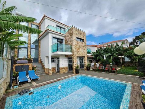 2 + 2 bedroom detached house facing south, with fabulous views over the sea. The villa has 4 bedrooms ( 2 suites), 2 guest bedrooms. It has landscaped exteriors and a barbecue area and swimming pool where you can enjoy it with family and friends, mak...