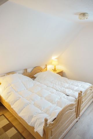 Superbly located apartment on 2 floors in Haus Tannenblick. Directly at the Sigebiet. Fully equipped.