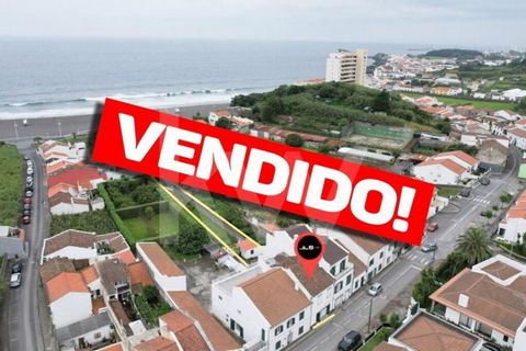 Villa met 3 slaapkamers aan de voet van Praia das Milícias met garage en uitzicht op zee, Ponta Delgada, S. Miguel IslandIdeale villa voor investering, begane grond met garage, 2e keuken, badkamer toegangshal 1e verdieping, wasruimte, bijgebouwen en ...