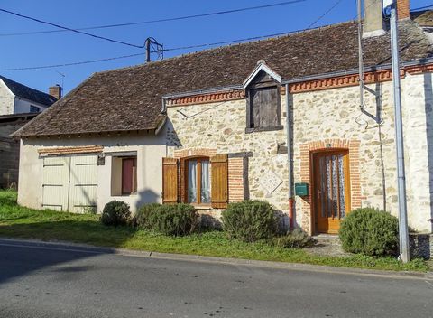 A vendre jolie maison de village sur la commune de Dun-Le-Poëlier. Son espace intérieur comporte une cuisine, une pièce de vie, une chambre, un bureau et une salle d'eau. Sa surface plancher intérieure est de 44m2. Vous disposerez d'un grenier aménag...