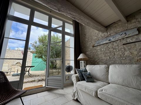 Sainte-Marie, village house comprising entrance, kitchen-dining room, living room with fireplace, a shower room, a shower room, toilet. Upstairs three bedrooms, one with terrace. Bicycle garage. Courtyard. 519,000 euros. 500,000 euros + Negotiation f...