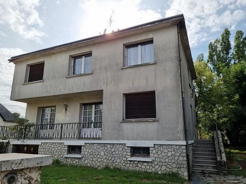 I offer you at the VILLE AUX CLERCS, this house from the 70s of 174 m², on a plot of 1305 m². This property is 20 minutes from the TGV station of Villiers Sur Loir (direct PARIS 45 minutes) It consists on the ground floor: a bedroom, opening onto the...