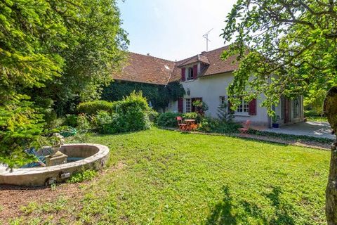 VENTE EN VIAGER OCCUPE. Homme de 78 ans, ............................................................................................ CHEVERNY (41700) - Maison 200 m² - 5 chambres - Grange 110 m² - Terrain 1.25 ha - - Dans un environnement calme et à...