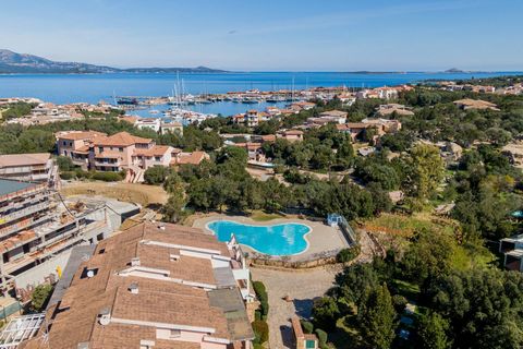 Apartment in the Heart of Porto Rotondo with Pool and Direct Access to the Marina Discover your perfect retreat in the heart of Porto Rotondo with this cozy apartment, featuring a spacious veranda and a shared pool. Just minutes away from the stunnin...