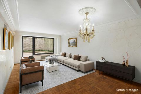 Prime Fifth Avenue - Dotato di una straordinaria terrazza privata! Questo appartamento unico vanta una camera da letto, uno studio/ufficio a casa e un'ampia terrazza privata, il tutto in un isolato privilegiato della Fifth Avenue! L'appartamento ha g...