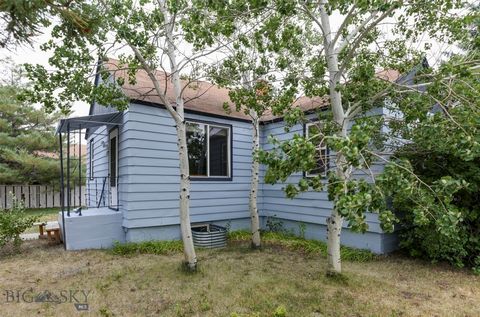 Welcome to your future home, filled with charm and lots of space to fit your needs. Located on a spacious corner lot in Livingston's desirable southwest side. This 4 bedroom, 1 bath home is minutes away from the world renowned Yellowstone River. Easy...