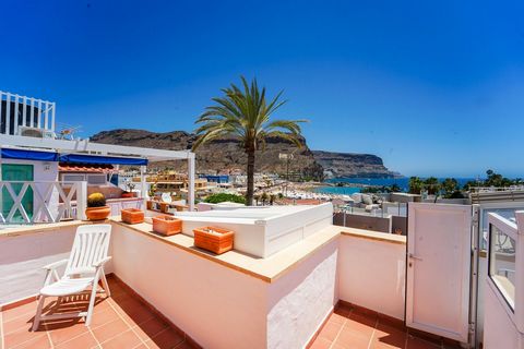 Questa proprietà è un vero gioiello, situata in una delle affascinanti stradine del centro storico, a soli due minuti dalla spiaggia e dal porto. L'appartamento si sviluppa su due piani e offre anche una fantastica terrazza sul tetto con cucina all'a...