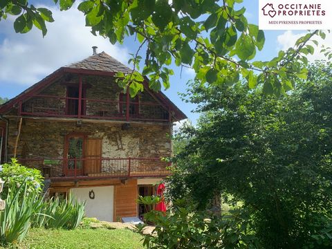 Beautiful mountain house, total area of approx. 65m2 plus outbuildings and 3366m2 of land. The last house in a small hamlet, at an altitude of 850m, facing south with mountain views. The house has been renovated with great taste, with a kitchen, livi...