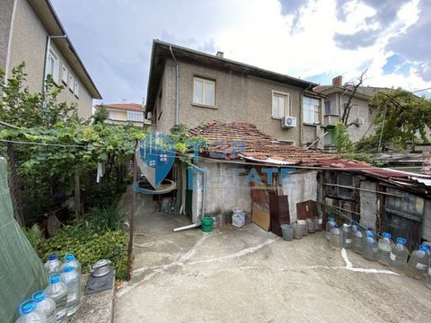 Top Estate Real Estate ti offre una casa in mattoni a due piani con garage nella città di Gorna Oryahovitsa, nella regione di Veliko Tarnovo. La struttura si trova vicino al parco 