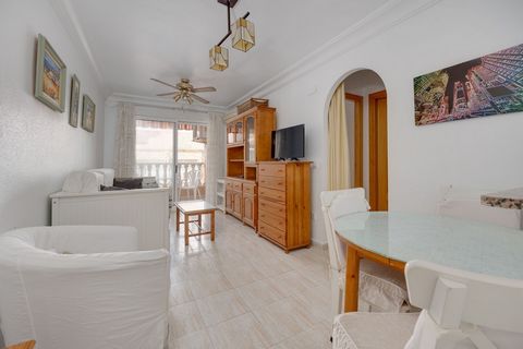 Unieke kans op Playa del Cura! Mooi appartement te koop gelegen op een uitstekende locatie, op slechts 5 minuten lopen van Playa del Cura, in Torrevieja. Perfect voor wie op zoek is naar comfort en de nabijheid van de zee, u kunt genieten van zonnige...