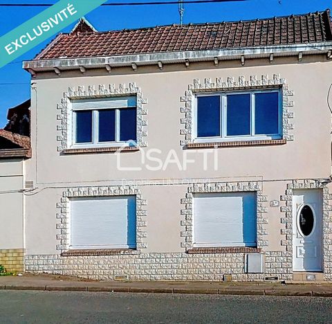 Située dans la charmante ville de Berguette (62330), cette maison de village à rénover bénéficie d'un environnement paisible tout en étant à proximité des écoles et du collège, offrant ainsi un cadre de vie idéal pour une famille. Les transports en c...