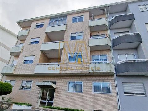 Excellent opportunity to acquire this 2 bedroom apartment with a total area of 126 square meters, located in Baguim do Monte, Gondomar, in the district of Porto. Located in a consolidated housing area, the property is close to points of commerce, ser...