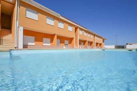 Maravilhoso apartamento térreo à venda em Els Muntells com um grande terraço e acesso à piscina comum. A propriedade tem uma cozinha aberta e equipada, uma acolhedora sala de estar-jantar, uma casa de banho completa e dois quartos espaçosos. Também é...